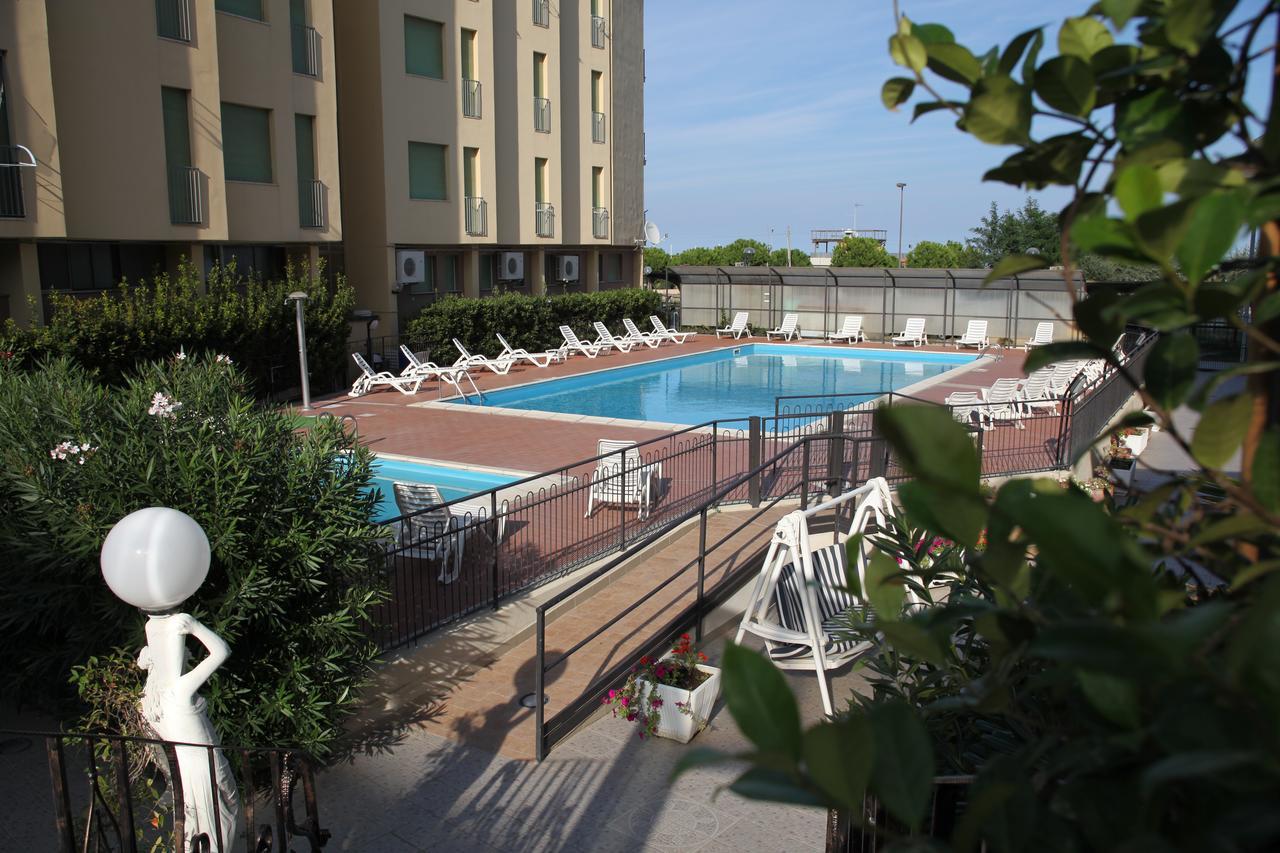 Hotel Plaza Llido Degli Estensi Exterior foto