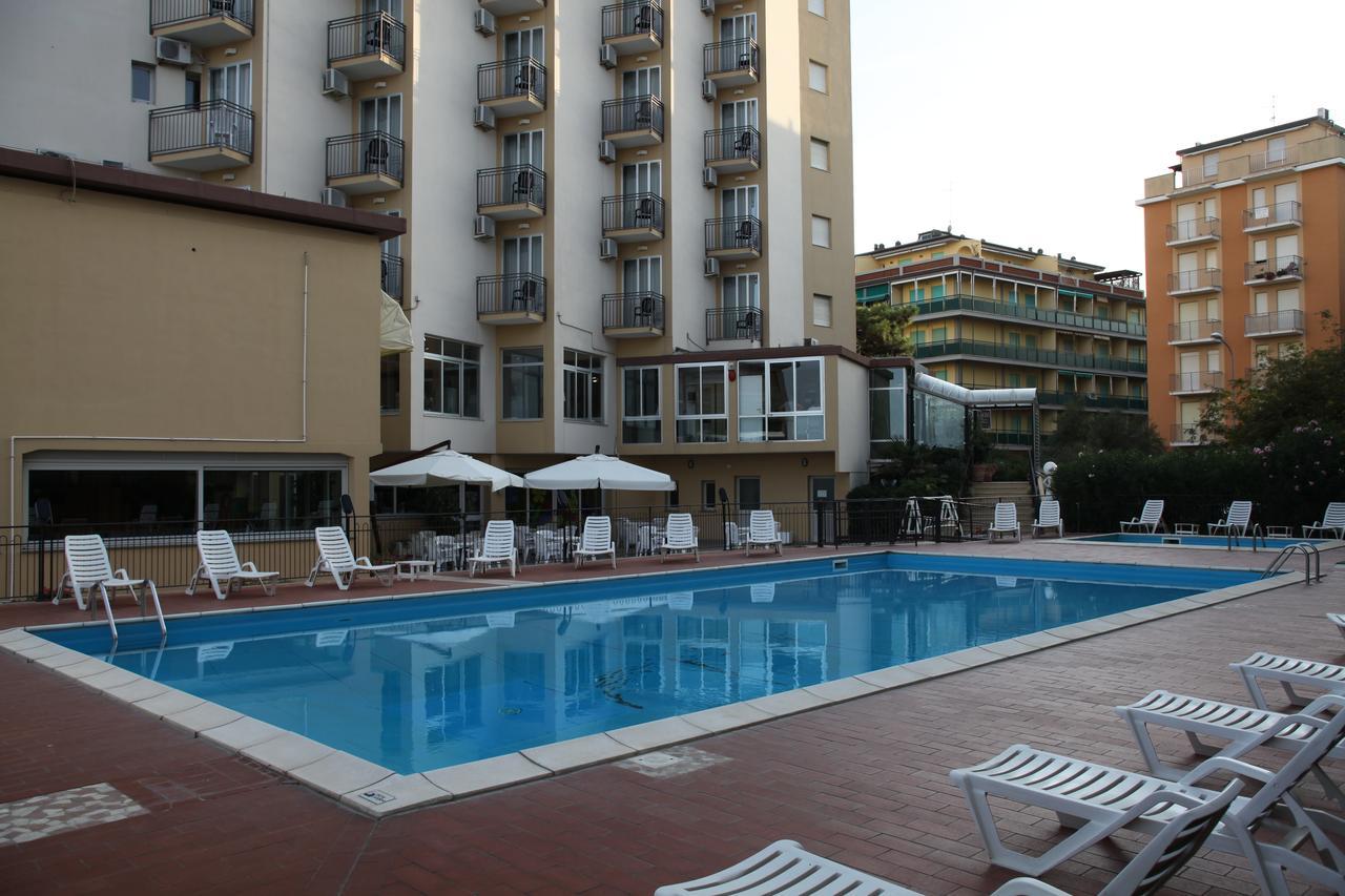 Hotel Plaza Llido Degli Estensi Exterior foto